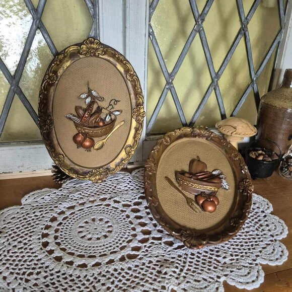 Chalkware Plaque Wall Hagning - Set of 2 Oval Frames with Vegetables - Picture 3 of 11